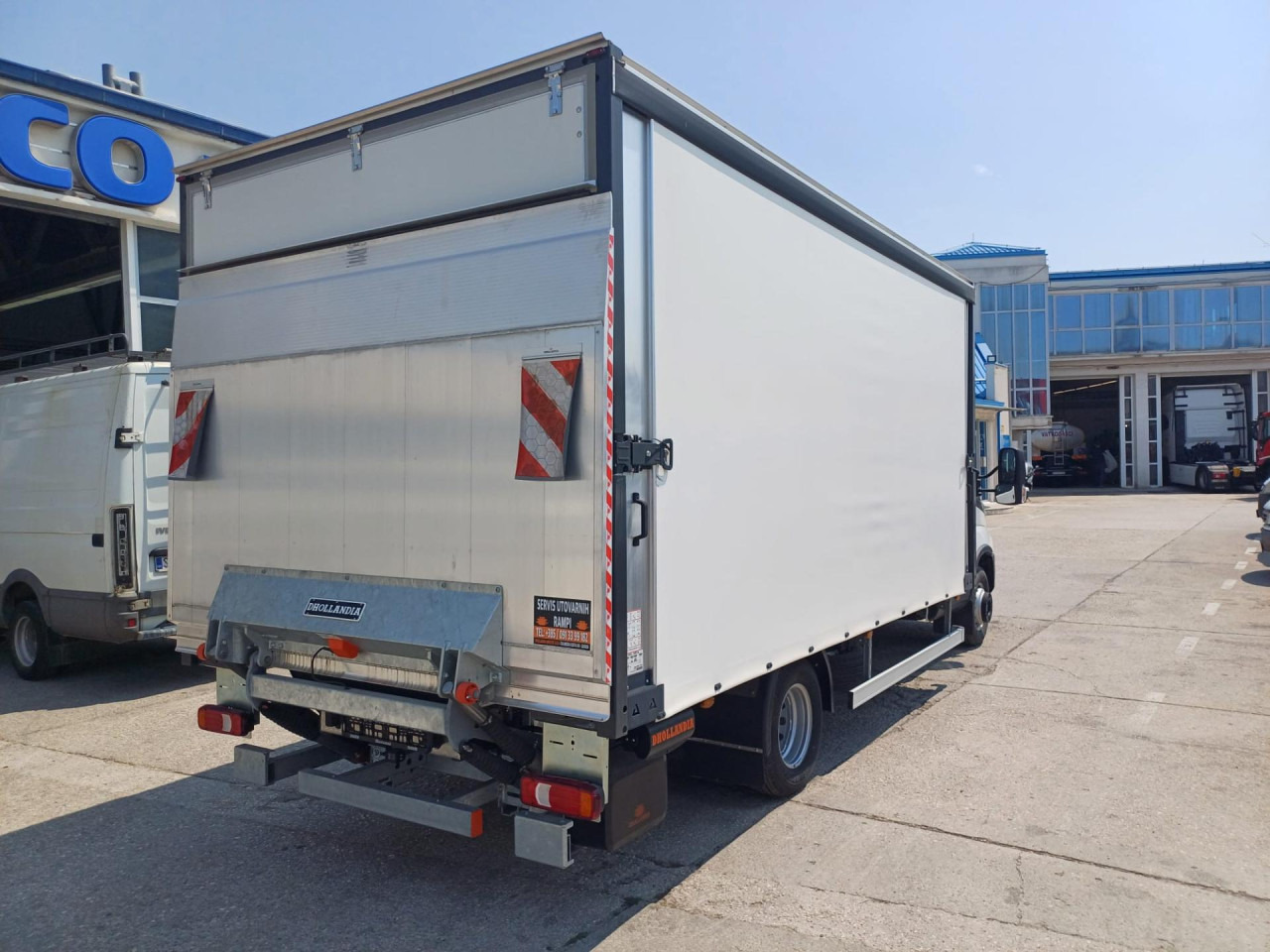 Dostavno vozilo sa ceradom IVECO Daily 70C18H: slika 6 Dostavno vozilo sa ceradom IVECO Daily 70C18H: slika 6