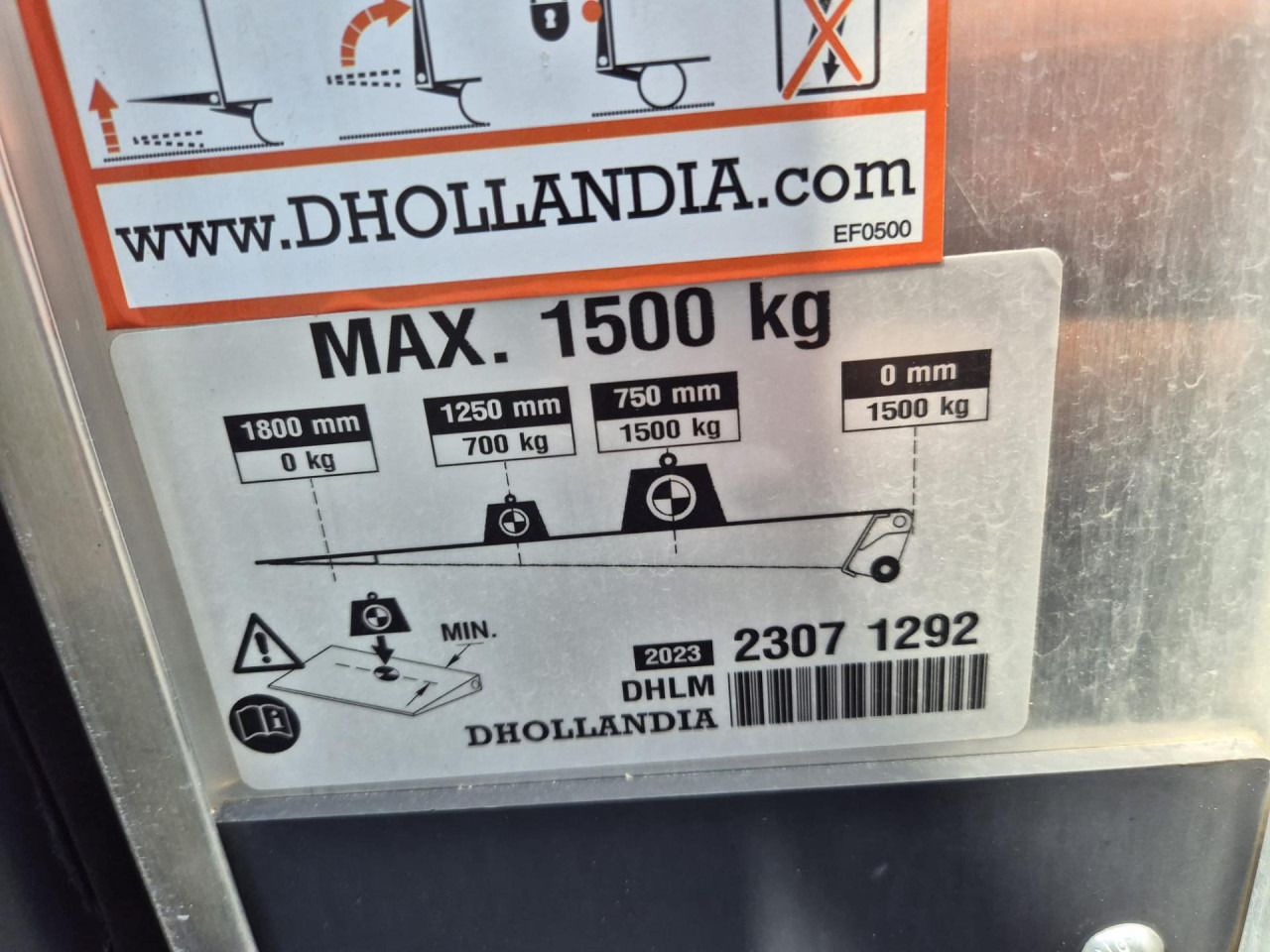 Dostavno vozilo sa ceradom IVECO Daily 70C18H: slika 11 Dostavno vozilo sa ceradom IVECO Daily 70C18H: slika 11