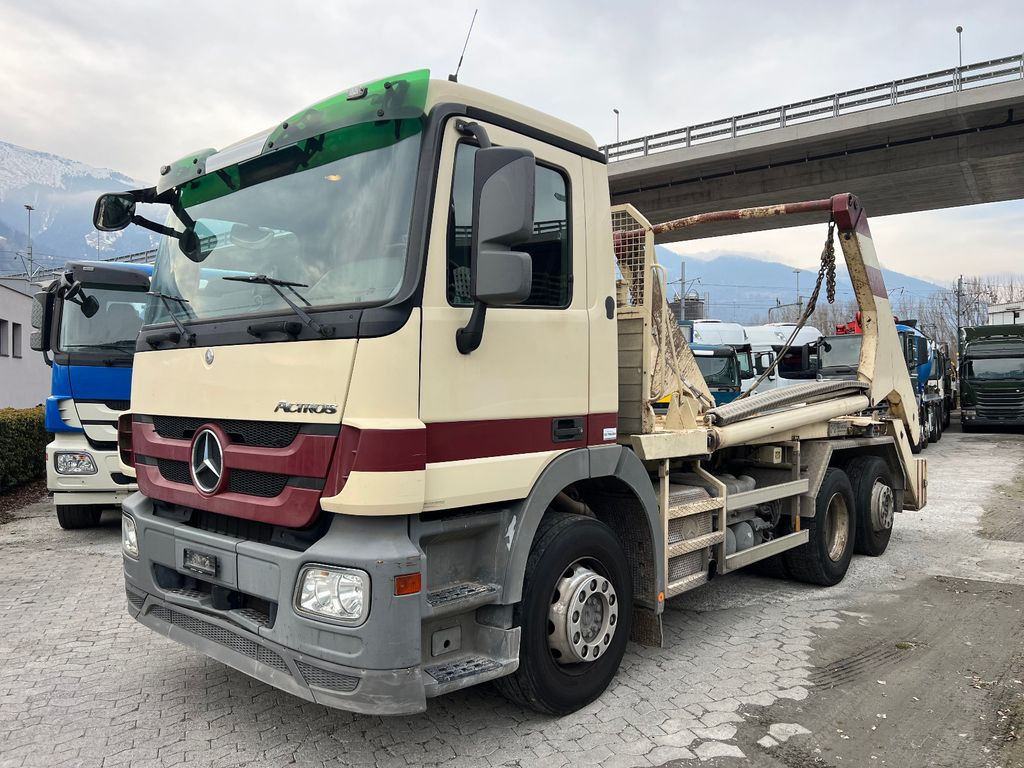 Mercedes-Benz Actros 2536 6x2, E5, MP3, WELAKI Mercedes-Benz Actros 2536 6x2, E5, MP3, WELAKI - Kamion za utovaranje kontejnera: slika 2 Mercedes-Benz Actros 2536 6x2, E5, MP3, WELAKI Mercedes-Benz Actros 2536 6x2, E5, MP3, WELAKI - Kamion za utovaranje kontejnera: slika 2