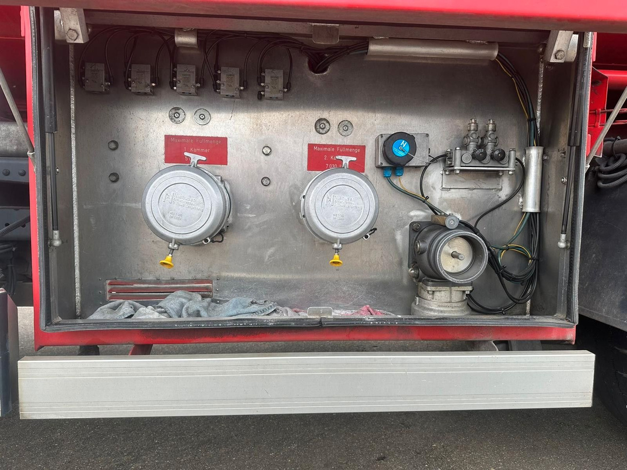 Mercedes-Benz Axor 1833, ADR, E4, 2 Kammern 1. 5000L 2. 7000L - Kamion cisterna: slika 5 Mercedes-Benz Axor 1833, ADR, E4, 2 Kammern 1. 5000L 2. 7000L - Kamion cisterna: slika 5