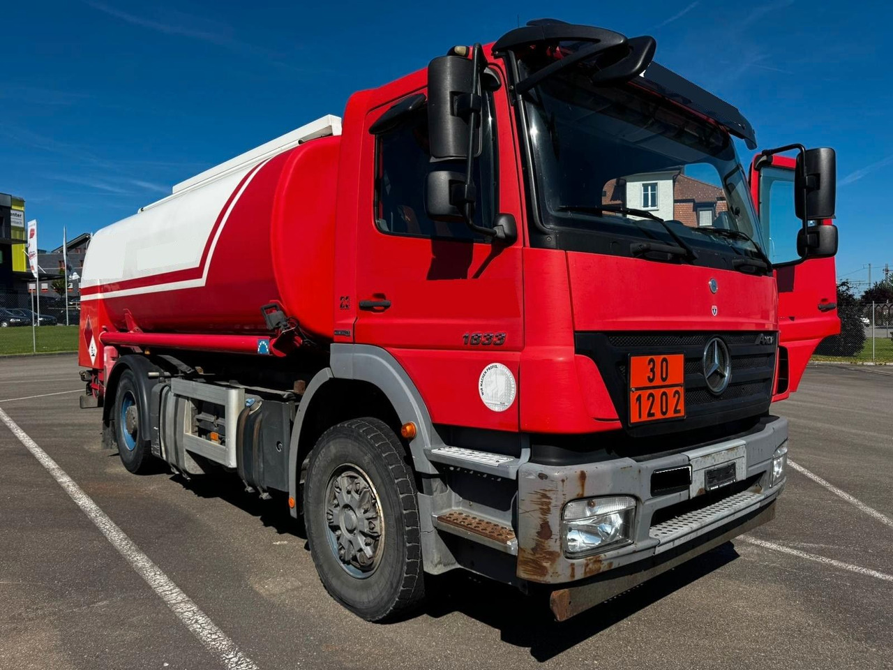 Mercedes-Benz Axor 1833, ADR, E4, 2 Kammern 1. 5000L 2. 7000L - Kamion cisterna: slika 1 Mercedes-Benz Axor 1833, ADR, E4, 2 Kammern 1. 5000L 2. 7000L - Kamion cisterna: slika 1