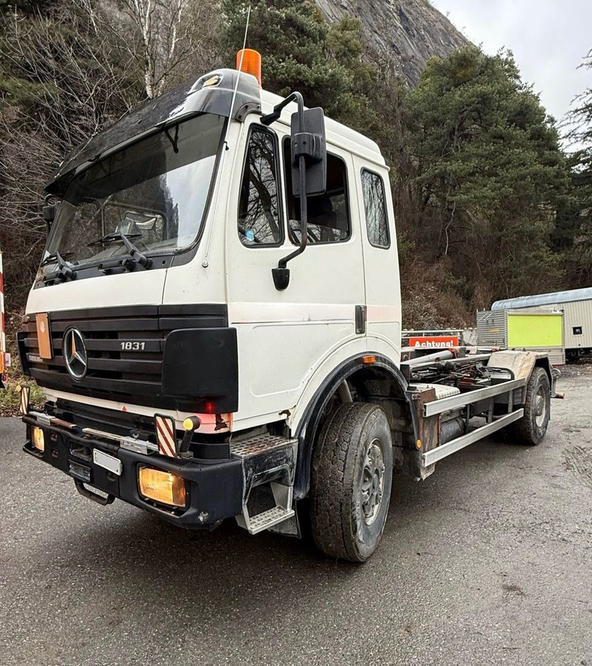 Mercedes-Benz SK 1831 K 4x2, Abroll - Kamion sa hidrauličnom kukom: slika 1 Mercedes-Benz SK 1831 K 4x2, Abroll - Kamion sa hidrauličnom kukom: slika 1