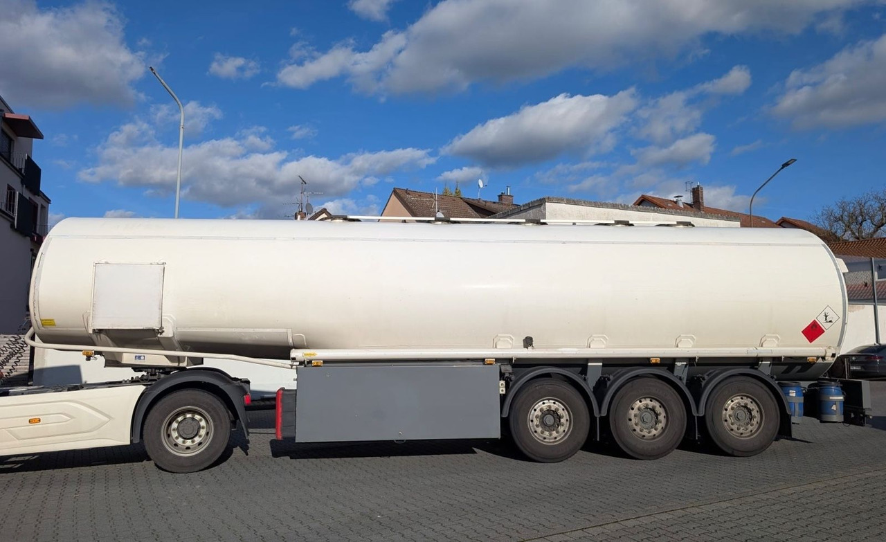 ROHR Hendricks Rohr, ADR, Diesel/Benzin 5 Kammern - Poluprikolica cisterna: slika 1 ROHR Hendricks Rohr, ADR, Diesel/Benzin 5 Kammern - Poluprikolica cisterna: slika 1