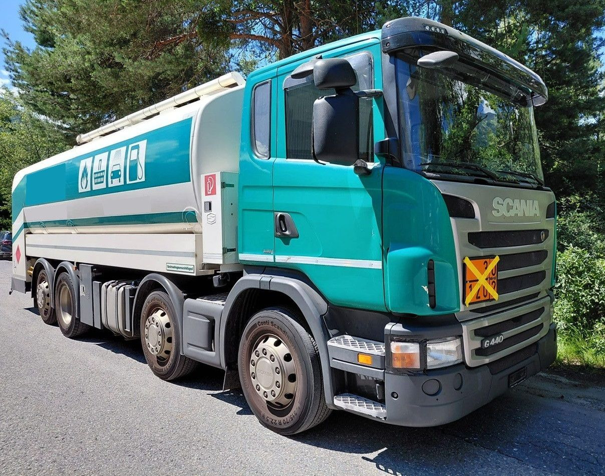 Scania G440 8x2, E5, Schwingenschloegel, 2 Kammern, ADR - Kamion cisterna: slika 1 Scania G440 8x2, E5, Schwingenschloegel, 2 Kammern, ADR - Kamion cisterna: slika 1