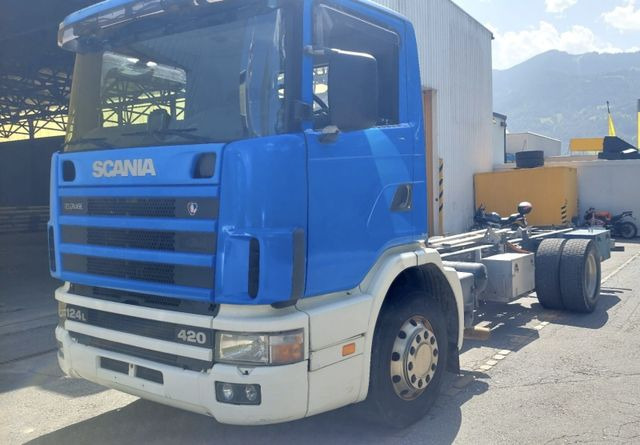 Scania R124LB 420 4x2, Euro 3 - Kamion sa golom šasijom i zatvorenom kabinom: slika 3 Scania R124LB 420 4x2, Euro 3 - Kamion sa golom šasijom i zatvorenom kabinom: slika 3