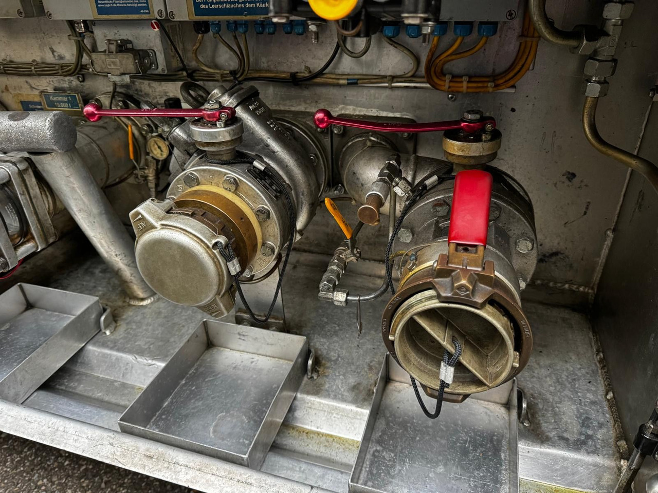 Schrader ADR, Treibstoff Diesel/Benzin, 4 Kammern, Sening Schrader ADR, Treibstoff Diesel/Benzin, 4 Kammern, Sening Schrader ADR, Treibstoff Diesel/Benzin, 4 Kammern, Sening Schrader ADR, Treibstoff Diesel/Benzin, 4 Kammern, Sening: slika 18