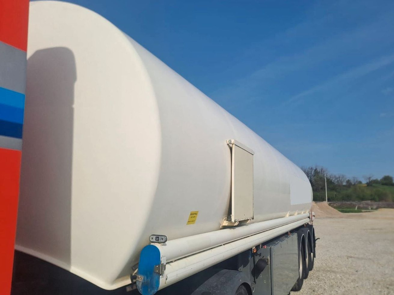 Schrader ADR, Treibstoff Diesel/Benzin, 4 Kammern, Sening Schrader ADR, Treibstoff Diesel/Benzin, 4 Kammern, Sening - Poluprikolica cisterna: slika 2 Schrader ADR, Treibstoff Diesel/Benzin, 4 Kammern, Sening Schrader ADR, Treibstoff Diesel/Benzin, 4 Kammern, Sening - Poluprikolica cisterna: slika 2