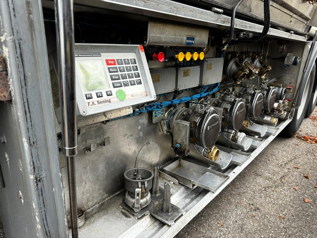 Schrader ADR, Treibstoff Diesel/Benzin, 4 Kammern, Sening Schrader ADR, Treibstoff Diesel/Benzin, 4 Kammern, Sening Schrader ADR, Treibstoff Diesel/Benzin, 4 Kammern, Sening Schrader ADR, Treibstoff Diesel/Benzin, 4 Kammern, Sening: slika 17