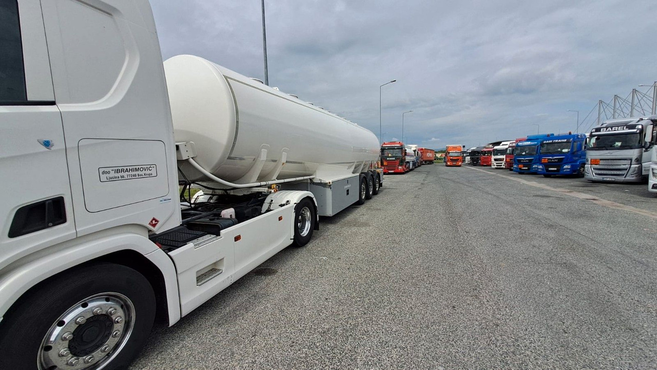 Schwarzmüller 4 Kammern, ADR, Treibstoff Fuel - Poluprikolica cisterna: slika 5 Schwarzmüller 4 Kammern, ADR, Treibstoff Fuel - Poluprikolica cisterna: slika 5