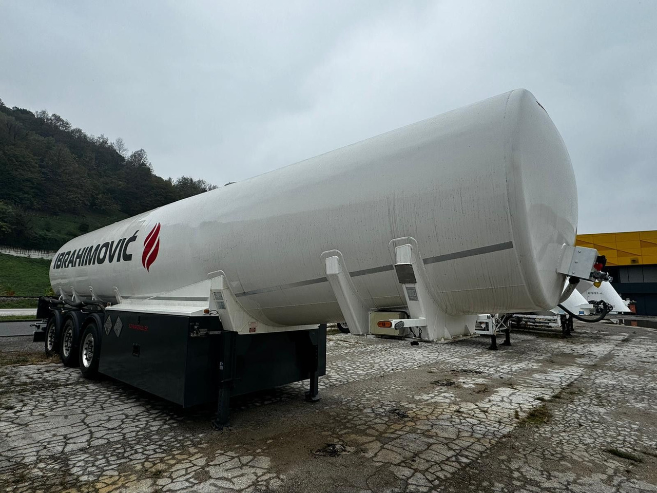 Schwarzmüller 5 Kammern, ADR, Treibstoff Fuel - Poluprikolica cisterna: slika 1 Schwarzmüller 5 Kammern, ADR, Treibstoff Fuel - Poluprikolica cisterna: slika 1