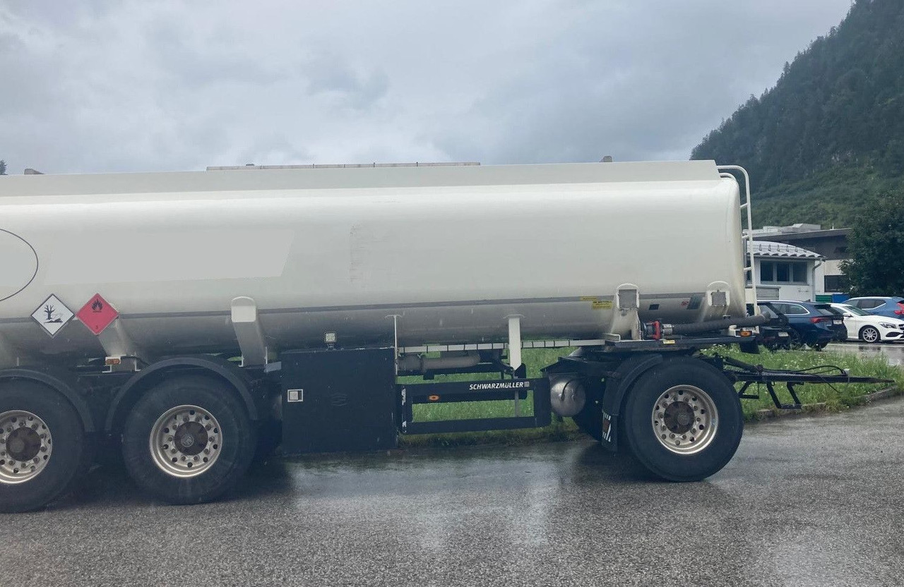 Schwarzmüller TH 3E, 3 Kammern, ADR, Benzin+Diesel, Fuel - Prikolica cisterna: slika 3 Schwarzmüller TH 3E, 3 Kammern, ADR, Benzin+Diesel, Fuel - Prikolica cisterna: slika 3