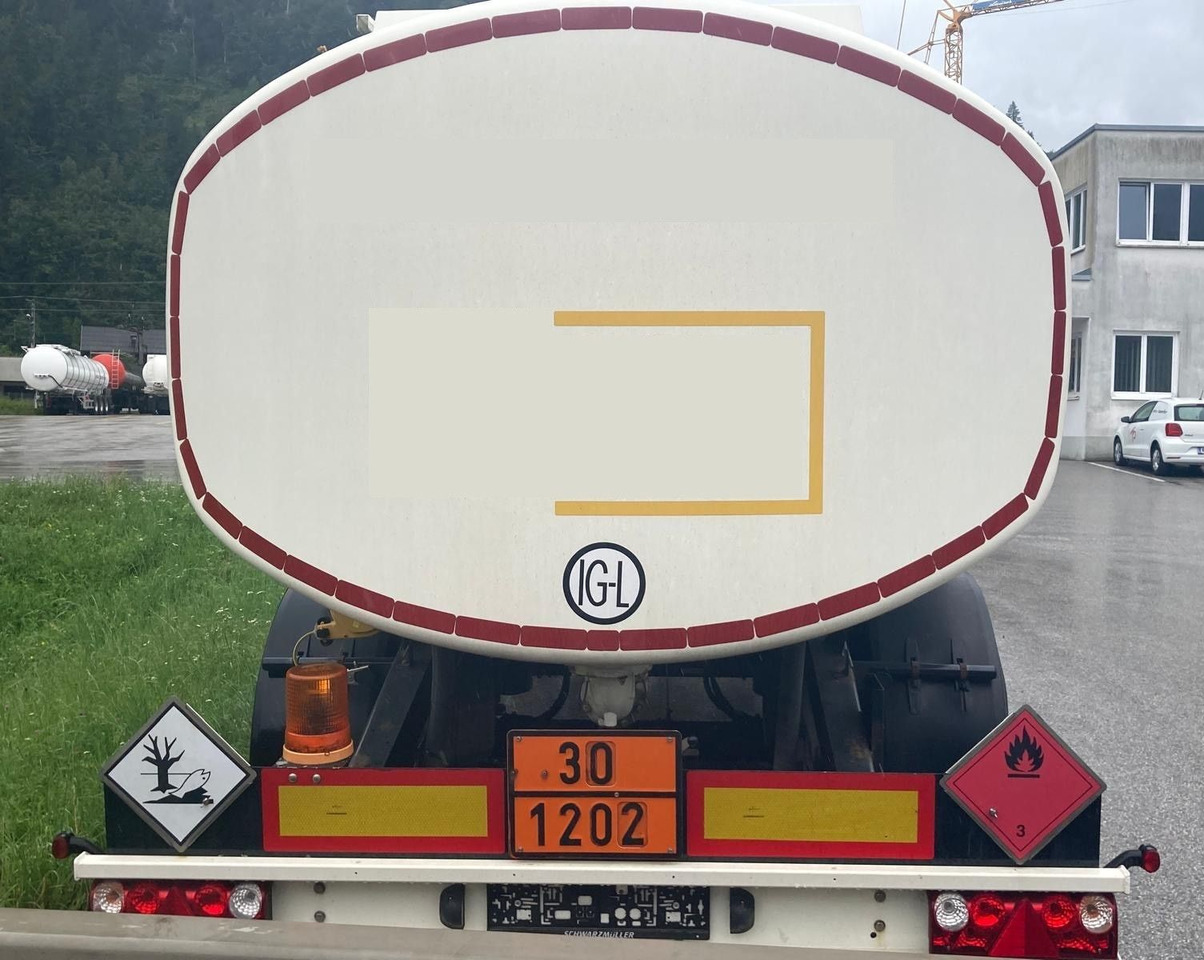 Schwarzmüller TH 3E, 3 Kammern, ADR, Benzin+Diesel, Fuel - Prikolica cisterna: slika 5 Schwarzmüller TH 3E, 3 Kammern, ADR, Benzin+Diesel, Fuel - Prikolica cisterna: slika 5