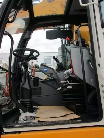 2023 Liebherr A 913 Compact G6.0-D Litronic - Bager točkaš: slika 5 2023 Liebherr A 913 Compact G6.0-D Litronic - Bager točkaš: slika 5