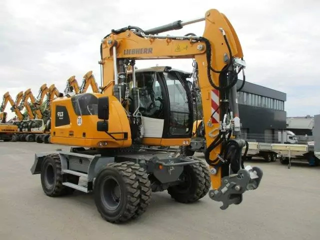 2023 Liebherr A 913 Compact G6.0-D Litronic - Bager točkaš: slika 2 2023 Liebherr A 913 Compact G6.0-D Litronic - Bager točkaš: slika 2