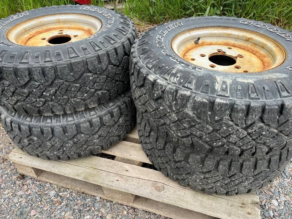 Goodyear 31X10,5 15 Holder C270 - Kompletan točak: slika 1 Goodyear 31X10,5 15 Holder C270 - Kompletan točak: slika 1