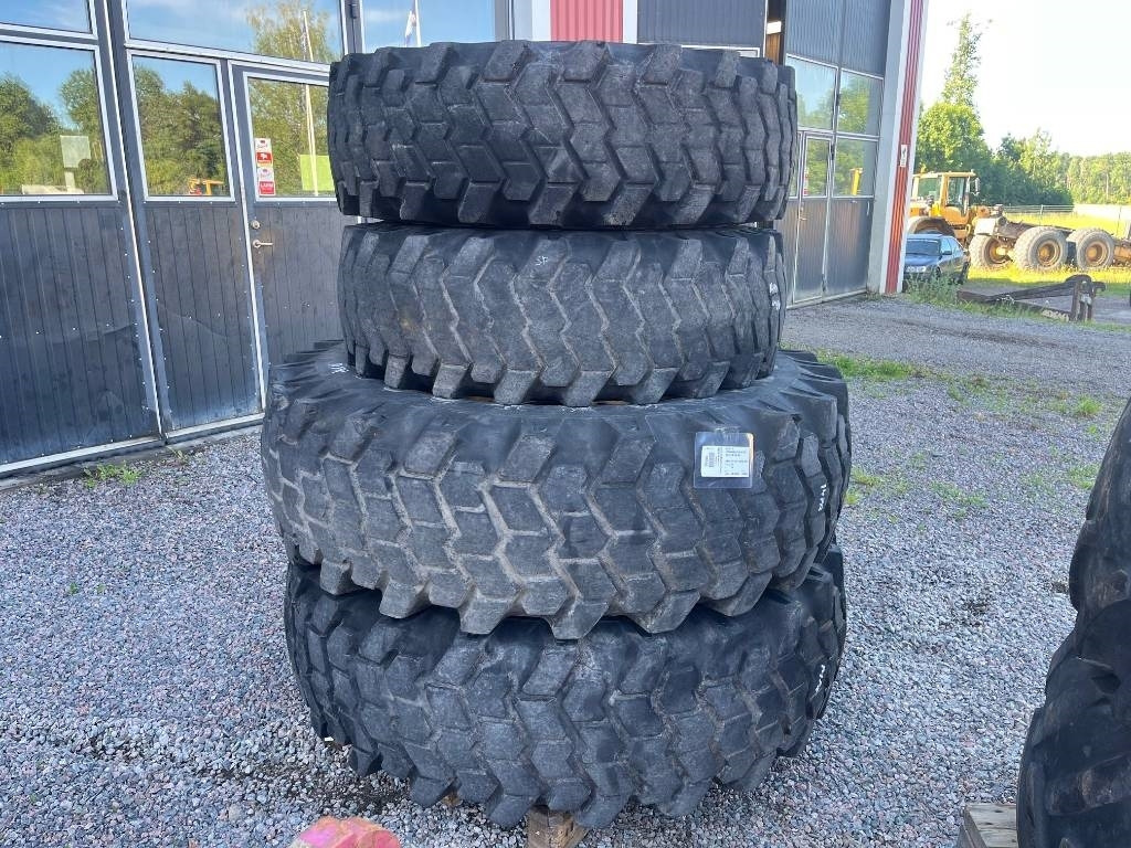 Nokian 18,4-34 14,9-24 till Volvo Bm 840 841 - Guma za Građevinska mašina: slika 1 Nokian 18,4-34 14,9-24 till Volvo Bm 840 841 - Guma za Građevinska mašina: slika 1