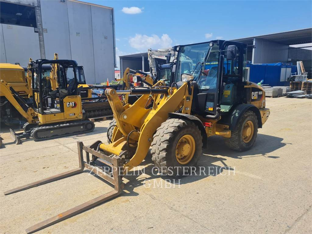 CAT 906M - Utovarivač točkaš: slika 1 CAT 906M - Utovarivač točkaš: slika 1