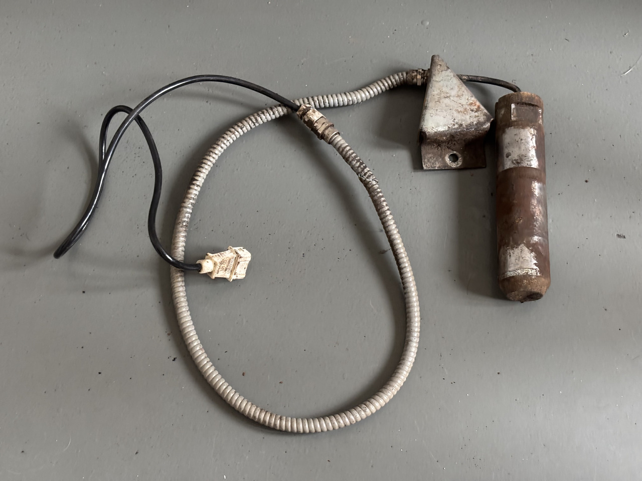 Bosch Rexroth 40KN Oryginalny sworzeń pomiarowy / czujnik siły wtyczka 3 piny R917000159 - Senzor za Poljoprivredna mašina: slika 1 Bosch Rexroth 40KN Oryginalny sworzeń pomiarowy / czujnik siły wtyczka 3 piny R917000159 - Senzor za Poljoprivredna mašina: slika 1