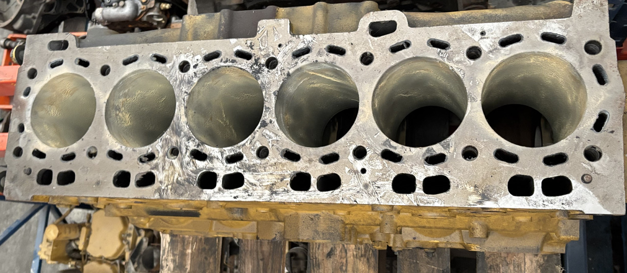 CAT C6.6 666-3106953 Blok Silnika CZĘŚCI - Cilindar blok za Poljoprivredna mašina: slika 2 CAT C6.6 666-3106953 Blok Silnika CZĘŚCI - Cilindar blok za Poljoprivredna mašina: slika 2