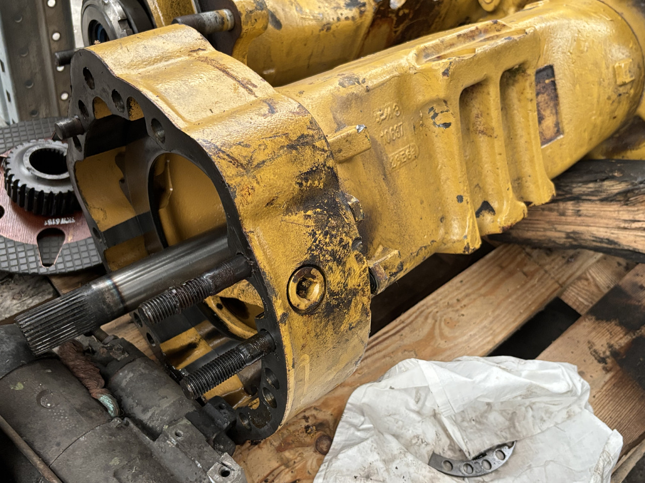 CAT CARRARO 641500 10637 Obudowa Mostu Pochwa Prawa Lewa - Osovina i delovi za Poljoprivredna mašina: slika 3 CAT CARRARO 641500 10637 Obudowa Mostu Pochwa Prawa Lewa - Osovina i delovi za Poljoprivredna mašina: slika 3