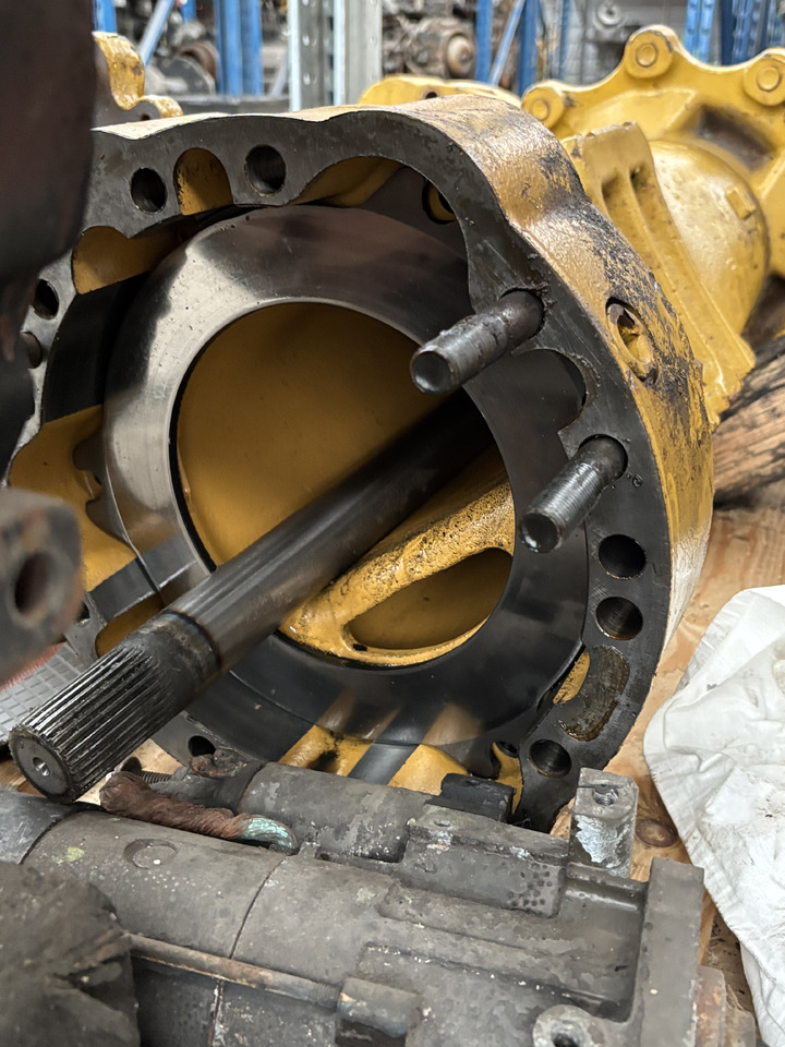 CAT CARRARO 641500 10637 Obudowa Mostu Pochwa Prawa Lewa - Osovina i delovi za Poljoprivredna mašina: slika 4 CAT CARRARO 641500 10637 Obudowa Mostu Pochwa Prawa Lewa - Osovina i delovi za Poljoprivredna mašina: slika 4