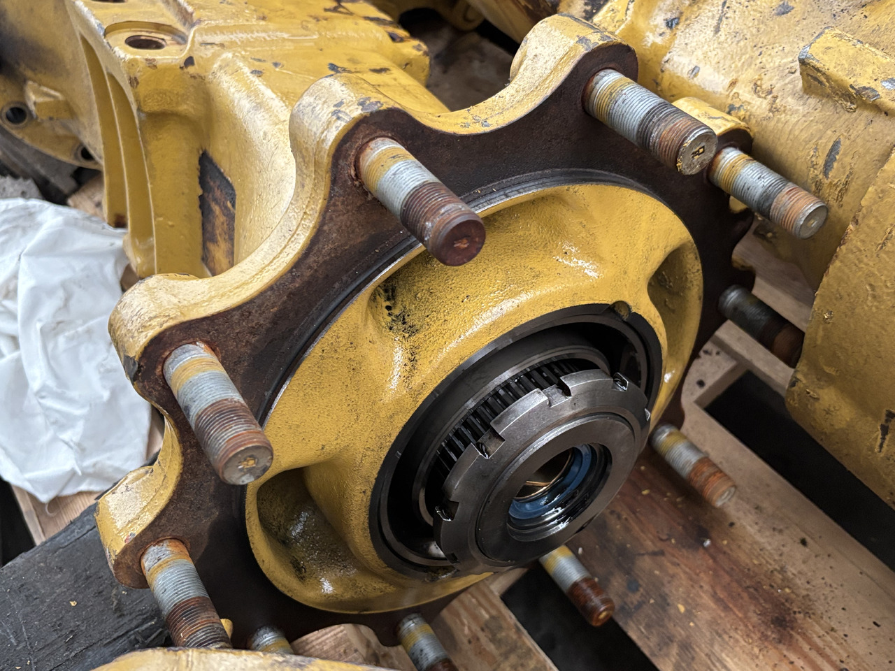 CAT CARRARO 641500 10637 Obudowa Mostu Pochwa Prawa Lewa - Osovina i delovi za Poljoprivredna mašina: slika 2 CAT CARRARO 641500 10637 Obudowa Mostu Pochwa Prawa Lewa - Osovina i delovi za Poljoprivredna mašina: slika 2