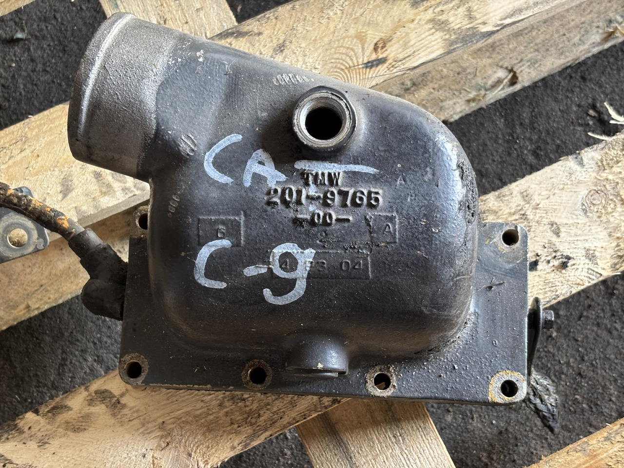 CAT Caterpillar C9 201-9765 Kolanko Wlotu Powietrza 2019765 - Usisna cev za Poljoprivredna mašina: slika 1 CAT Caterpillar C9 201-9765 Kolanko Wlotu Powietrza 2019765 - Usisna cev za Poljoprivredna mašina: slika 1