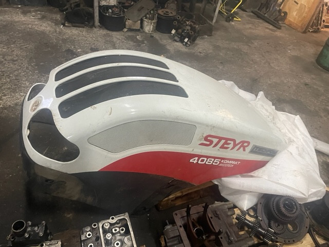 Ciągnik rolniczy Steyr 4085 Pokrywa silnika / Maska / Klapa Silnika - Hauba za Poljoprivredna mašina: slika 5 Ciągnik rolniczy Steyr 4085 Pokrywa silnika / Maska / Klapa Silnika - Hauba za Poljoprivredna mašina: slika 5