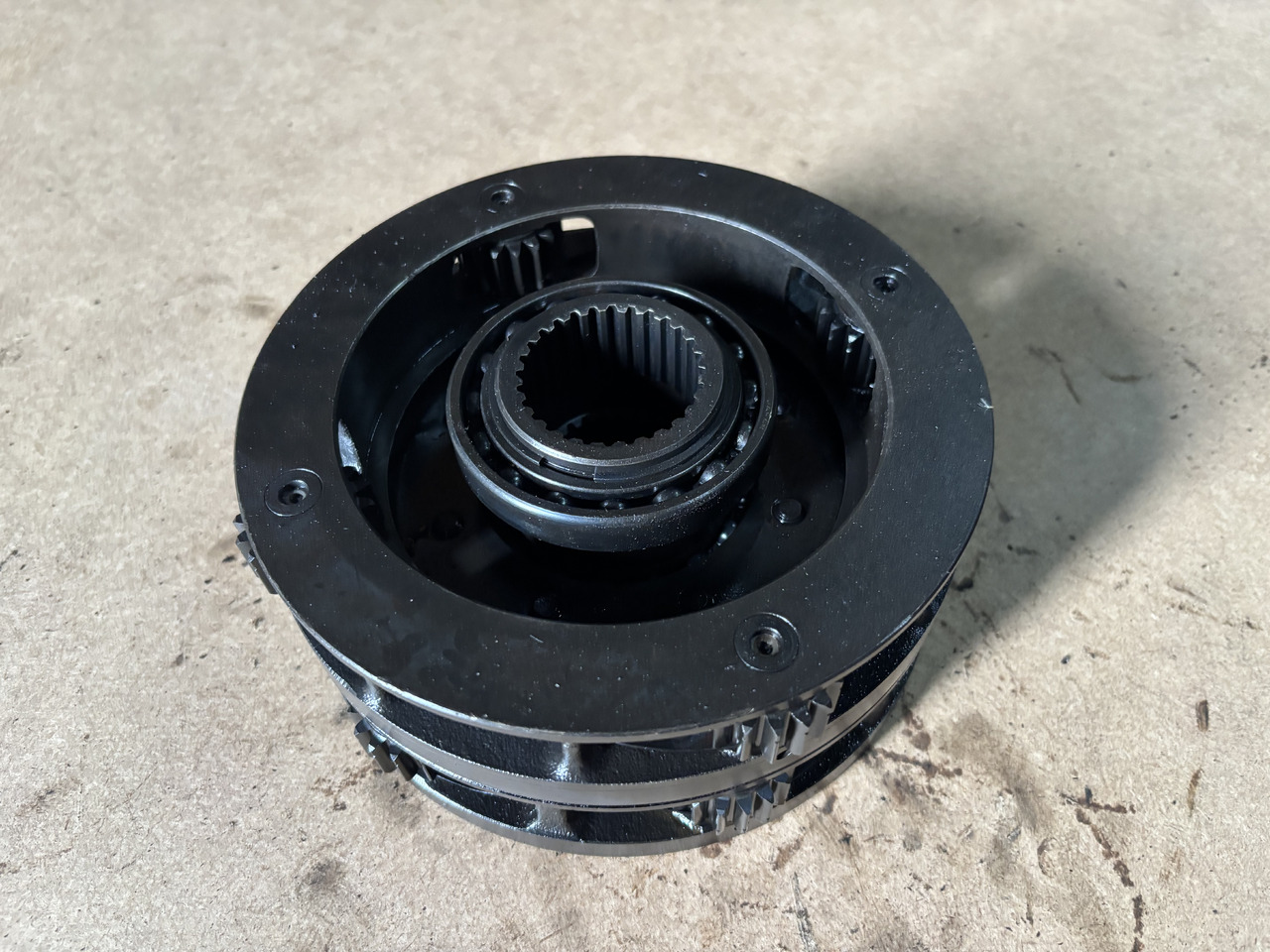 Claas AXION 830 Jarzmo Satelitów Dźwigar 0011571612 0011584502 - Diferencijalna brzina za Traktor: slika 1 Claas AXION 830 Jarzmo Satelitów Dźwigar 0011571612 0011584502 - Diferencijalna brzina za Traktor: slika 1