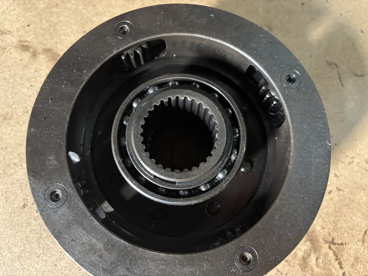 Claas AXION 830 Jarzmo Satelitów Dźwigar 0011571612 0011584502 - Diferencijalna brzina za Traktor: slika 2 Claas AXION 830 Jarzmo Satelitów Dźwigar 0011571612 0011584502 - Diferencijalna brzina za Traktor: slika 2