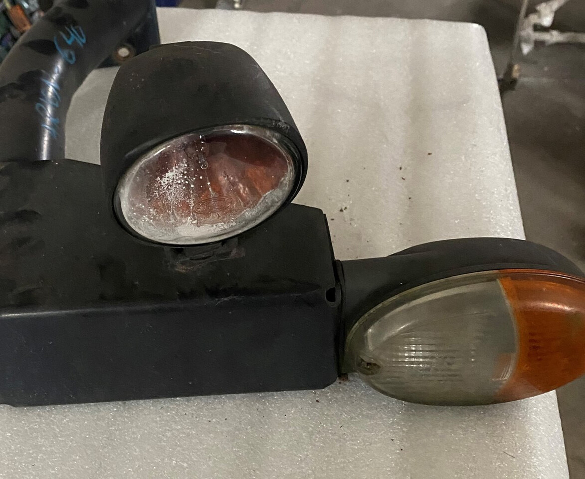 Claas Arion 640 - Lampy / Mocowania Lamp / Reflektory - Svetla/ Osvetljenje za Poljoprivredna mašina: slika 1 Claas Arion 640 - Lampy / Mocowania Lamp / Reflektory - Svetla/ Osvetljenje za Poljoprivredna mašina: slika 1