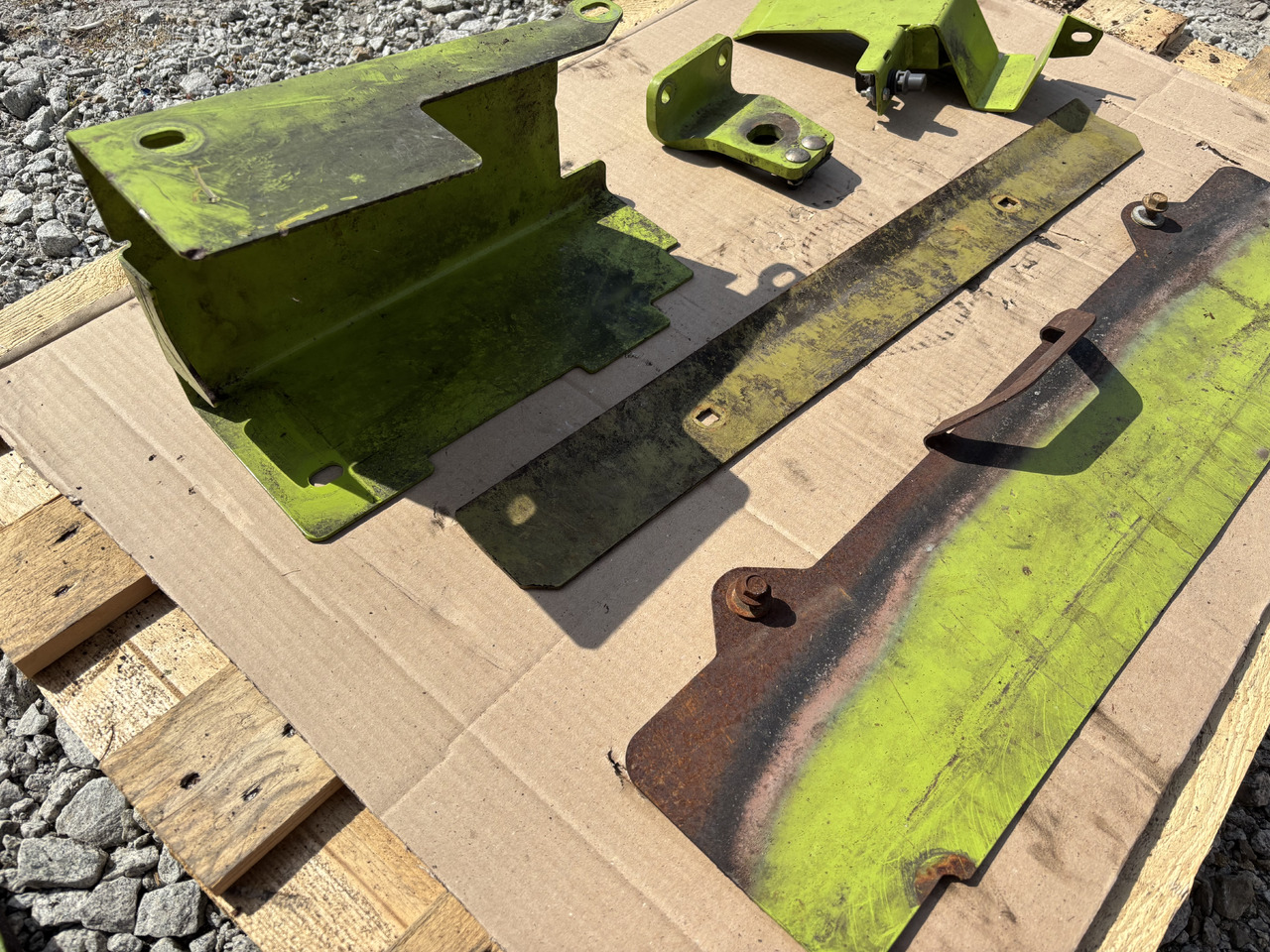 Claas Jaguar 970 - obudowy metalowe - Aerodinamika/ Spojler za Kombinovani kombajn: slika 2 Claas Jaguar 970 - obudowy metalowe - Aerodinamika/ Spojler za Kombinovani kombajn: slika 2