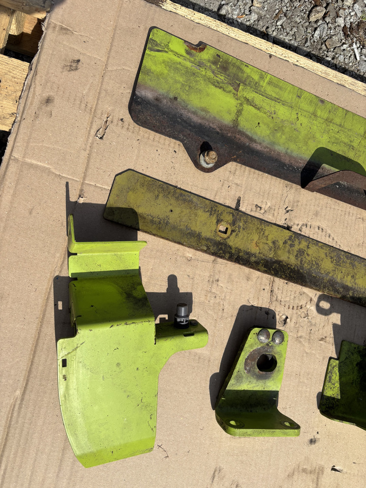 Claas Jaguar 970 - obudowy metalowe - Aerodinamika/ Spojler za Kombinovani kombajn: slika 1 Claas Jaguar 970 - obudowy metalowe - Aerodinamika/ Spojler za Kombinovani kombajn: slika 1