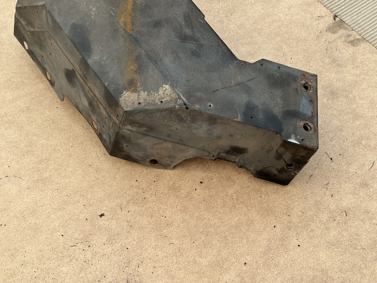 Claas Lexion 780 Osłona Obudowa Maska 00 0781 215 0 0007812150 - Hauba za Kombinovani kombajn: slika 2 Claas Lexion 780 Osłona Obudowa Maska 00 0781 215 0 0007812150 - Hauba za Kombinovani kombajn: slika 2