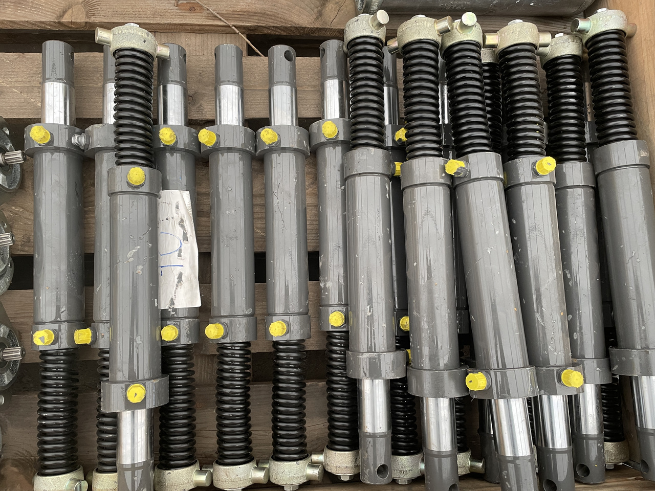 Claas Tucano - siłownik hydrauliczny siekacza słomy 0000406402 - Hidraulični cilindar za Poljoprivredna mašina: slika 1 Claas Tucano - siłownik hydrauliczny siekacza słomy 0000406402 - Hidraulični cilindar za Poljoprivredna mašina: slika 1