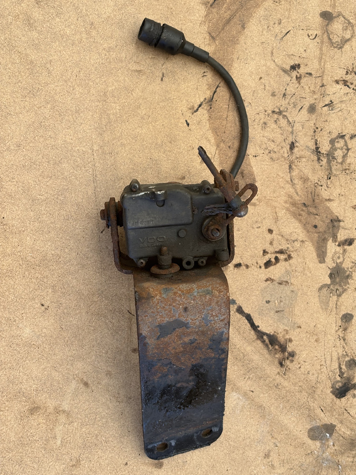 Cummins 8.3 6CT 6CTA 6CTAA Elektroniczny pedał gazu VDO 408.422/6/1 - Pedala: slika 2 Cummins 8.3 6CT 6CTA 6CTAA Elektroniczny pedał gazu VDO 408.422/6/1 - Pedala: slika 2