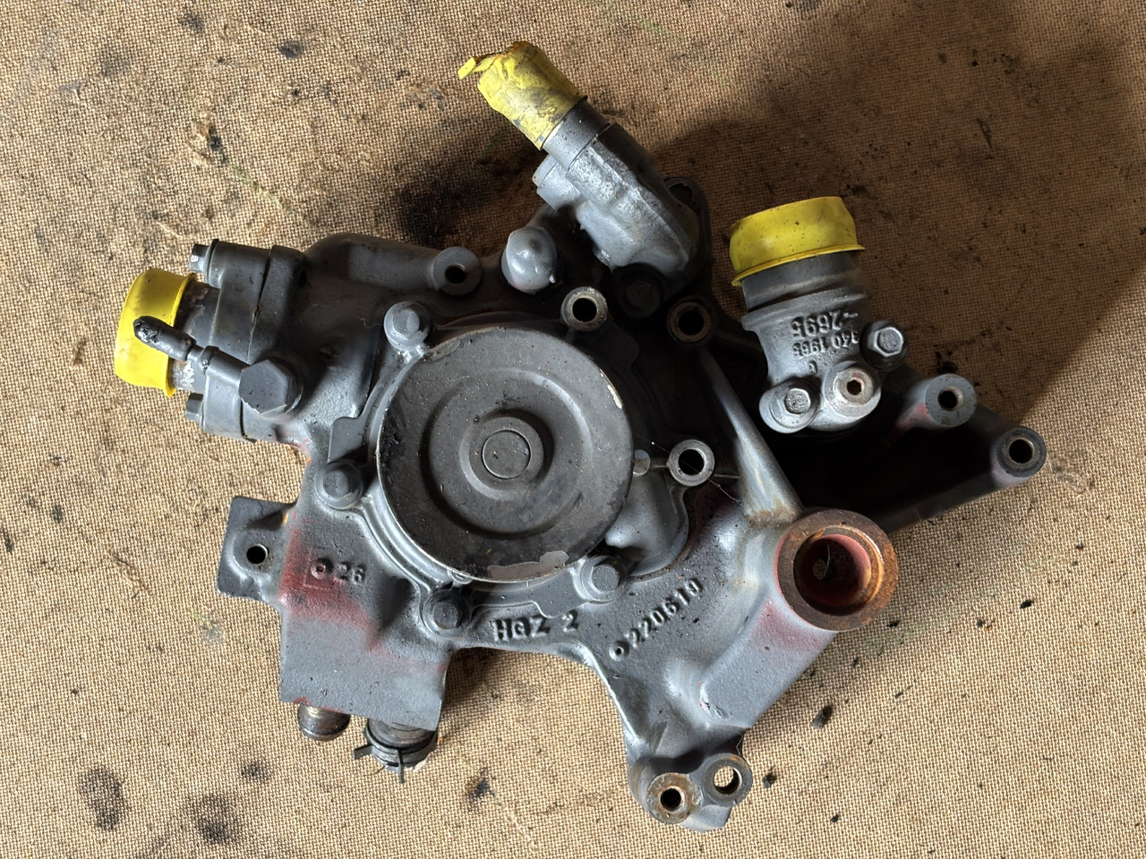 Deutz TD2011 D2011 D2011L04W Pompa Chłodnicy Płynu Chłodzącego 04102566RY 04102566 - Vodena pumpa: slika 1 Deutz TD2011 D2011 D2011L04W Pompa Chłodnicy Płynu Chłodzącego 04102566RY 04102566 - Vodena pumpa: slika 1