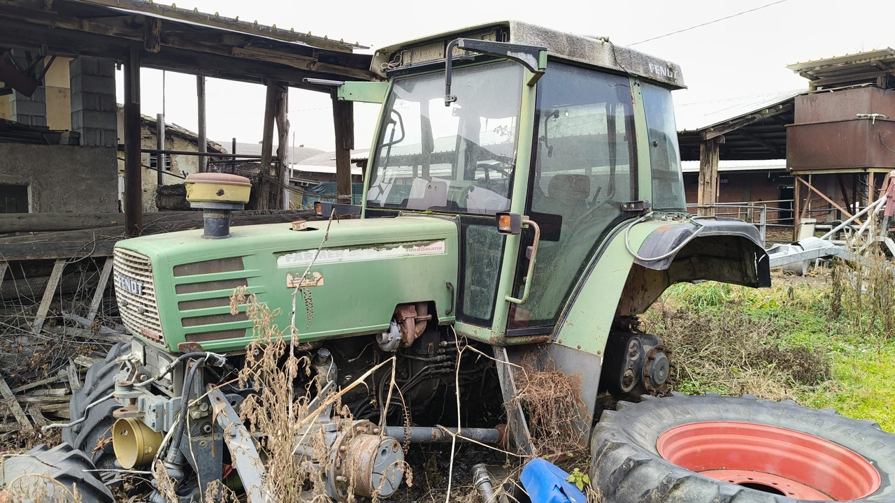 Fendt 309 - na części - kabina drzwi szyba maska grill - Vrata i delovi za Poljoprivredna mašina: slika 3 Fendt 309 - na części - kabina drzwi szyba maska grill - Vrata i delovi za Poljoprivredna mašina: slika 3