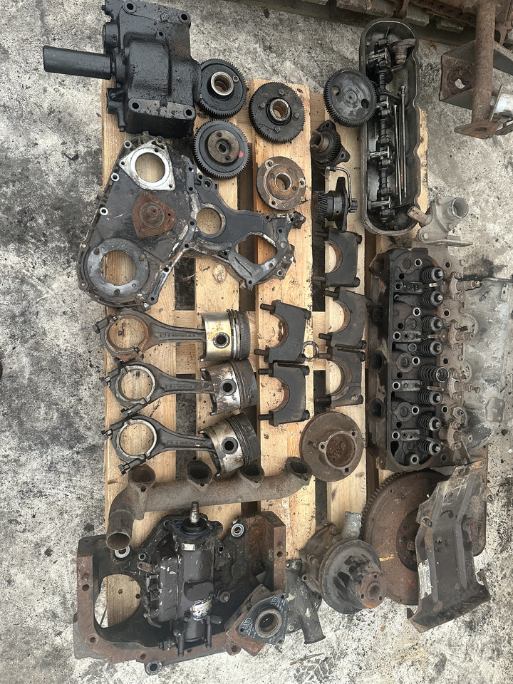 Fiat 780dt Fiat 8045 głowica cylindrów , klawiatura głowicy , rozrząd , części - Zaglavlje motora za Poljoprivredna mašina: slika 3 Fiat 780dt Fiat 8045 głowica cylindrów , klawiatura głowicy , rozrząd , części - Zaglavlje motora za Poljoprivredna mašina: slika 3