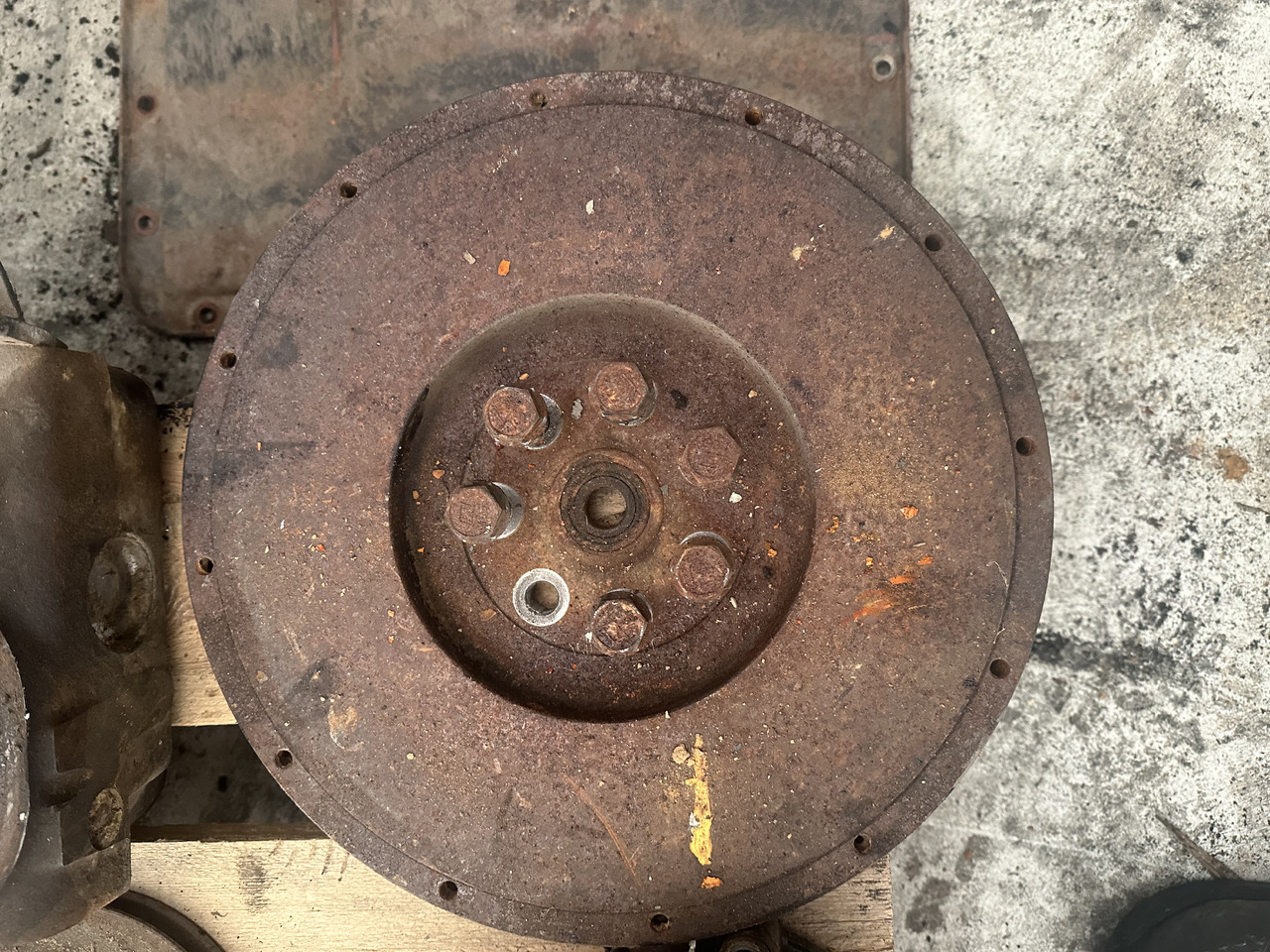 Fiat 780dt Fiat 8045 korbowód koło zamachowe , kolektor wydechowy - Zamajac za Poljoprivredna mašina: slika 2 Fiat 780dt Fiat 8045 korbowód koło zamachowe , kolektor wydechowy - Zamajac za Poljoprivredna mašina: slika 2