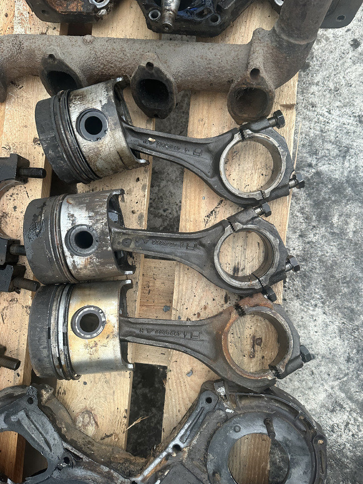 Fiat 780dt Fiat 8045 korbowód koło zamachowe , kolektor wydechowy - Zamajac za Poljoprivredna mašina: slika 4 Fiat 780dt Fiat 8045 korbowód koło zamachowe , kolektor wydechowy - Zamajac za Poljoprivredna mašina: slika 4