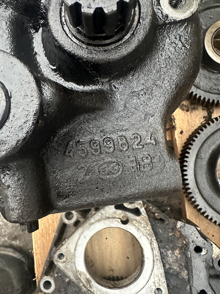 Fiat 780dt Fiat 8045 pompa paliwa , pompa oleju Balansery obudowa rozrządu - Pumpa za gorivo za Traktor: slika 5 Fiat 780dt Fiat 8045 pompa paliwa , pompa oleju Balansery obudowa rozrządu - Pumpa za gorivo za Traktor: slika 5