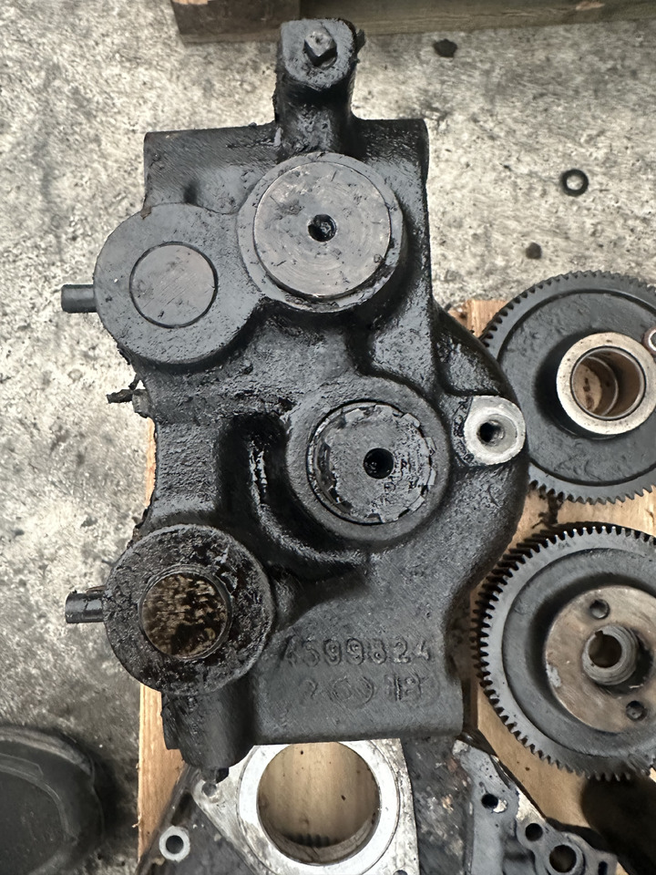 Fiat 780dt Fiat 8045 pompa paliwa , pompa oleju Balansery obudowa rozrządu - Pumpa za gorivo za Traktor: slika 4 Fiat 780dt Fiat 8045 pompa paliwa , pompa oleju Balansery obudowa rozrządu - Pumpa za gorivo za Traktor: slika 4