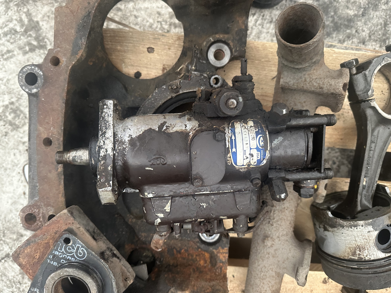 Fiat 780dt Fiat 8045 pompa paliwa , pompa oleju Balansery obudowa rozrządu - Pumpa za gorivo za Traktor: slika 2 Fiat 780dt Fiat 8045 pompa paliwa , pompa oleju Balansery obudowa rozrządu - Pumpa za gorivo za Traktor: slika 2