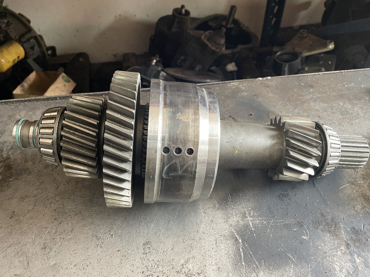 JCB 535 527 - wałek skrzyni biegów 459M5153 - Menjač i delovi za Oprema za rukovanje materijalima: slika 1 JCB 535 527 - wałek skrzyni biegów 459M5153 - Menjač i delovi za Oprema za rukovanje materijalima: slika 1