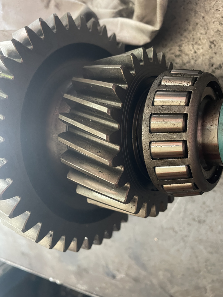 JCB 535 527 - wałek skrzyni biegów 459M5153 - Menjač i delovi za Oprema za rukovanje materijalima: slika 2 JCB 535 527 - wałek skrzyni biegów 459M5153 - Menjač i delovi za Oprema za rukovanje materijalima: slika 2