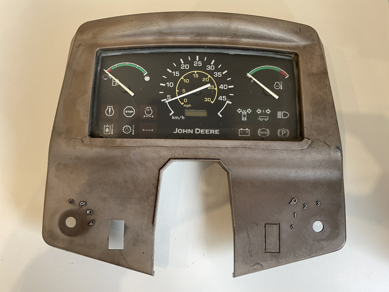 John Deere 3800 - zegary licznik pulpit AZ57940 R197098 - Komandna tabla za Poljoprivredna mašina: slika 1 John Deere 3800 - zegary licznik pulpit AZ57940 R197098 - Komandna tabla za Poljoprivredna mašina: slika 1