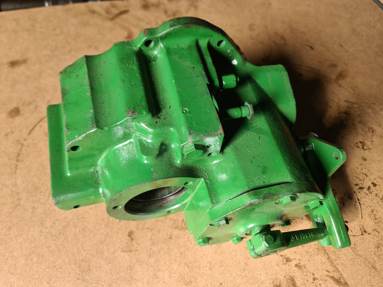 John Deere 4055 4255 4455 Osłona Spręgła R111121 R114285 RE19177 R81153 - Kvačilo i delovi za Poljoprivredna mašina: slika 1 John Deere 4055 4255 4455 Osłona Spręgła R111121 R114285 RE19177 R81153 - Kvačilo i delovi za Poljoprivredna mašina: slika 1