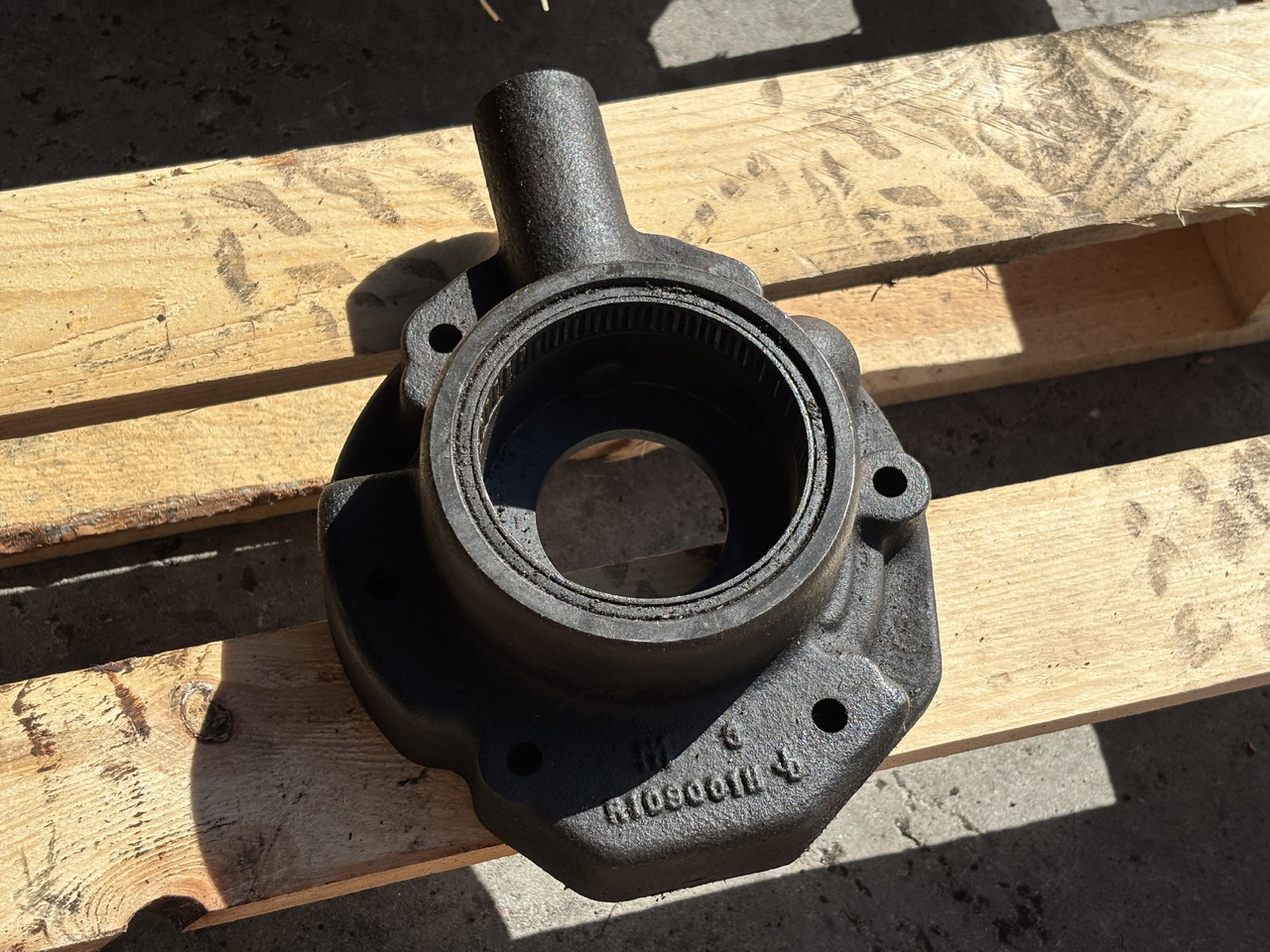 John Deere 6110 6130 6810 6910 7530 Obudowa Pompy Oleju Olejowej R109001 AL239894 - Pumpa za ulje za Poljoprivredna mašina: slika 1 John Deere 6110 6130 6810 6910 7530 Obudowa Pompy Oleju Olejowej R109001 AL239894 - Pumpa za ulje za Poljoprivredna mašina: slika 1