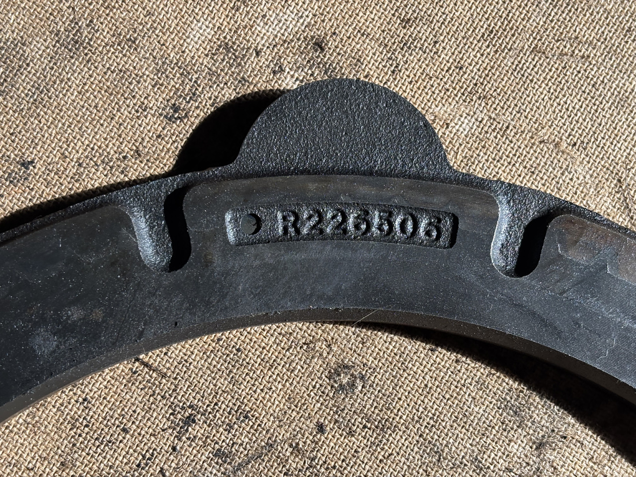 John Deere 7200 7230 7630 7830 7930 7M 230 Docisk Hamulca Płytka R226506 R240743 - Kočioni diskovi za Poljoprivredna mašina: slika 2 John Deere 7200 7230 7630 7830 7930 7M 230 Docisk Hamulca Płytka R226506 R240743 - Kočioni diskovi za Poljoprivredna mašina: slika 2